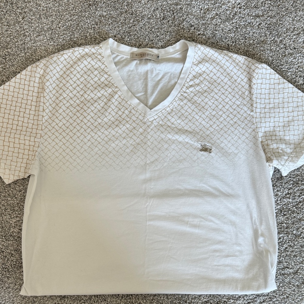 Burberry Tshirt Size Medium